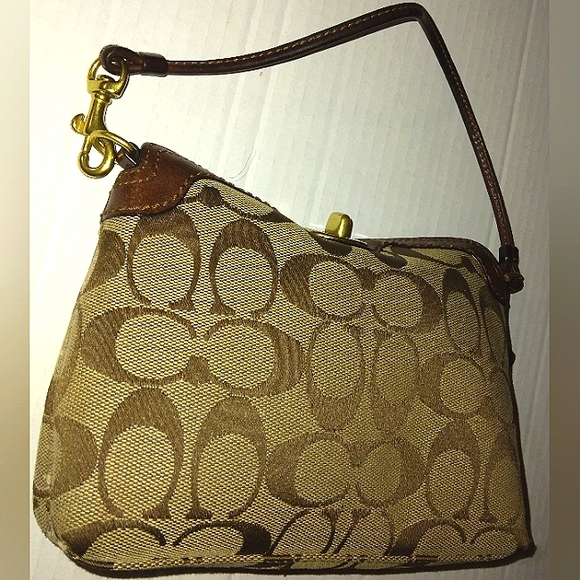 ☆Fabulous EUC COACH Signature Large Capacity Turnlock Baguette/Wristlet ☆ - Picture 3 of 16